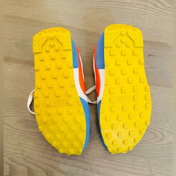 Nike sneakers. New. Never worn outside. Authentic. size 6. True to size. - Picture 8 of 9